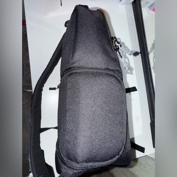 Lowepro Slingshot Edge 150 AW Black Camera Bag - Picture 6 of 16